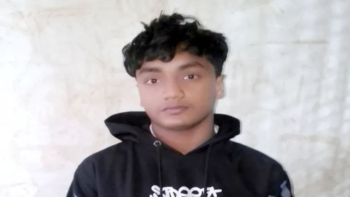 কুমিল্লা চৌদ্দগ্রাম থানায় গরু নিয়ে প্রবেশে নিষেধ করায়- পুলিশের উপর হামলা