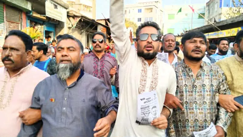 সিদ্দিরগঞ্জে বিএনপির প্রার্থী মান্নানের পক্ষে দেলোয়ার হোসেন খোকনের বিশাল নির্বাচনী প্রচারণা