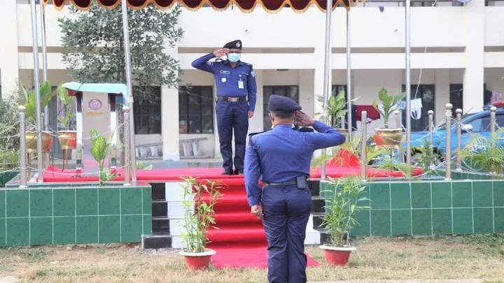 কক্সবাজার জেলা পুলিশ লাইন্স প্যারেড গ্রাউন্ডে পুলিশ সদস্যদের কিট প্যারেড অনুষ্ঠিত। 