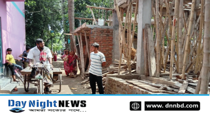 ঝিনাইদহ পৌরসভায় রাস্তা দখল করে নকশা বহির্ভুত বাড়ি!