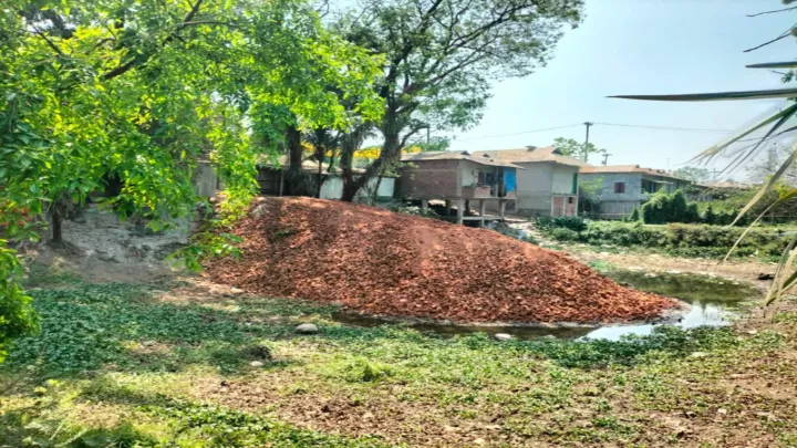 কমলনগরে শীর্ষ আওয়ামী লীগ নেতার ভাই, খাল ভরাট করে, মার্কেট নির্মাণ এর অভিযোগ