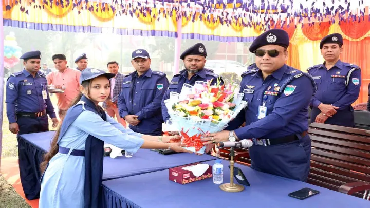 ঝিনাইদহে পুলিশ লাইন্স মাঠে শিক্ষার্থীদের মিলনমেলা ও রাজকীয় ক্রীড়া উৎসব