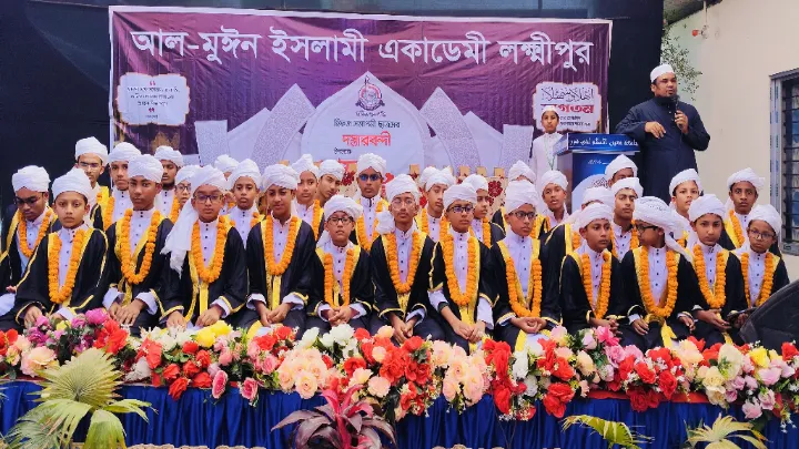 লক্ষ্মীপুরে ৩৫কুরআনে হাফেজকে পাগড়ি প্রদান