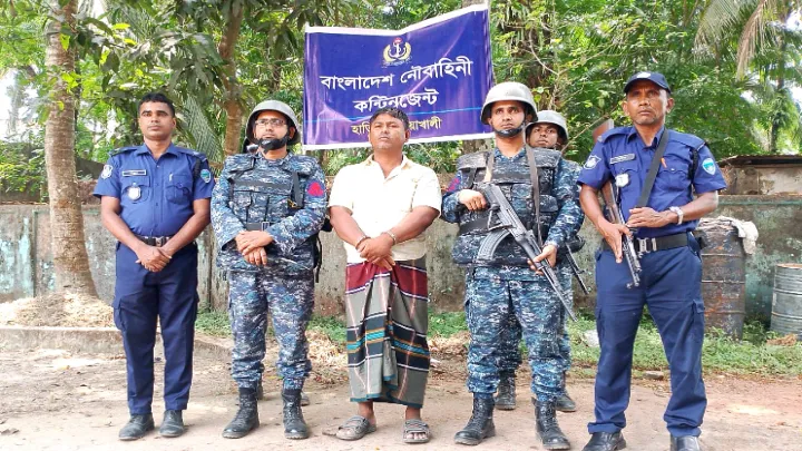  নদীর ঘাটে লুকানো ২৭'শ লিটার ডিজেল জব্দ, গ্রেপ্তার ১