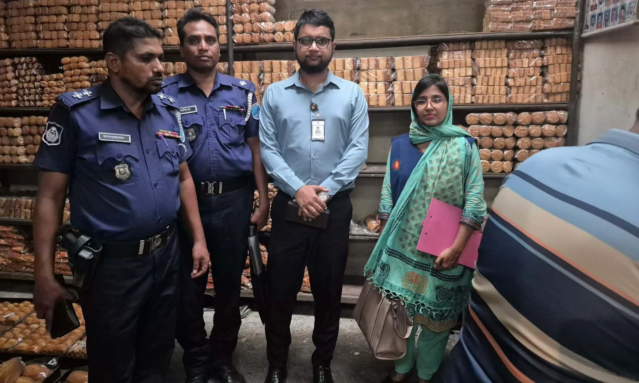 নারায়ণগঞ্জের জালকুড়ি তে মোবাইল কোর্টের মাধ‍্যমে রহমত বেকারি এন্ড কনফেকশনারি কে জরিমানা