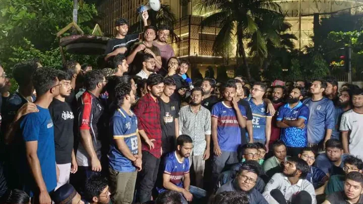 বুয়েট শিক্ষার্থীদের ১২ ঘণ্টার আল্টিমেটাম