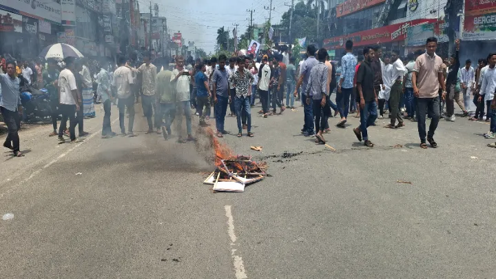 নোয়াখালীতে ছাত্রদলের বিক্ষোভ: নাছিরকে অবাঞ্ছিত ঘোষণা, ১০ নেতার পদত্যাগ