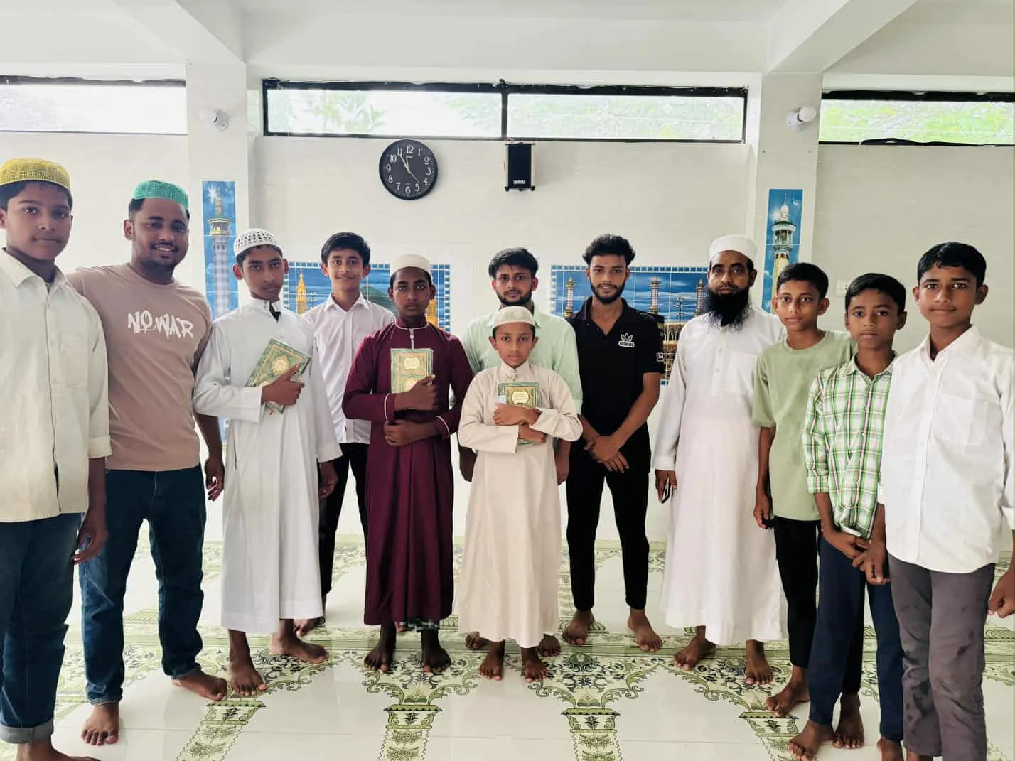 আলোকিত আগামী  শিক্ষা সহায়তা কর্মসূচি পুরস্কার হাতে তুলে দেন প্রধান উদ্যোক্তা মোঃ জুয়েল