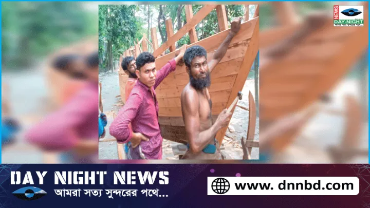 কমলনগর মেঘনা উপকূলে নৌকা মেরামতের ধুম