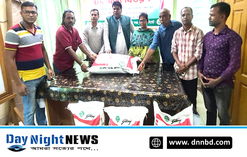 বিশ্বনাথে  খামারিদের মধ্যে গো-খাদ্য বিতরণ 
