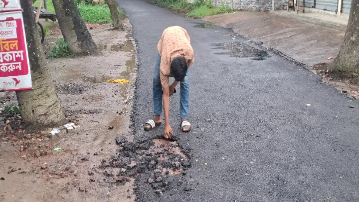 হাতের টানেই উঠে যাচ্ছে কার্পেটিং