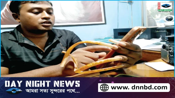 অরুণ কুমারের বাম হাতের নখ ১৫ ইঞ্চি