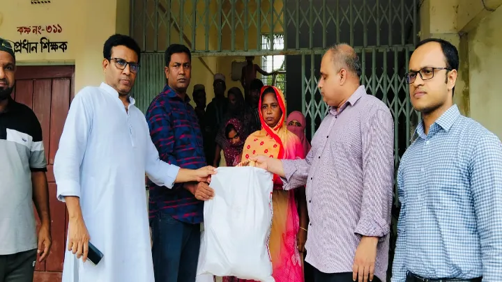 লক্ষ্মীপুরে বন্যা পরিস্থিতি অপরিবর্তিত আশ্রয় কেন্দ্রে বাড়ছে মানুষ