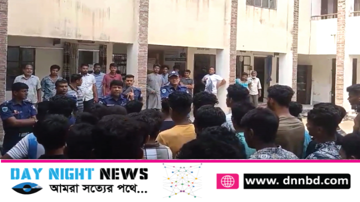 ঝিনাইদহে স্কুল ফাঁকি দিয়ে পার্কে আড্ডা পুলিশের কব্জায় ৬০ শিশু শিক্ষার্থী